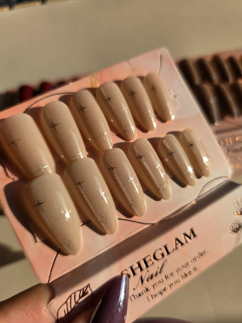 Nails with stars print