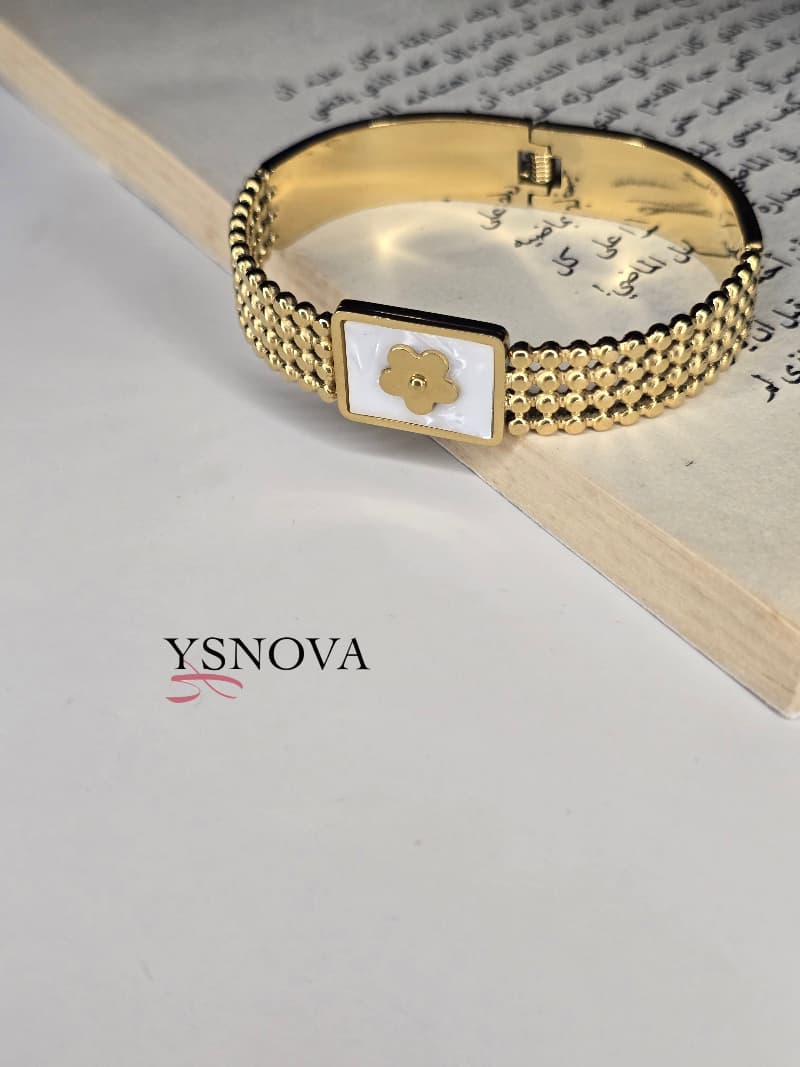 Flower Design Bracelet with Pearl Detail – Gold Plated Stainless Steel