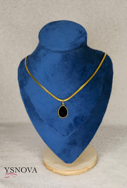 Oval Stone Pendant Necklace (Black or White) – Gold Plated Stainless Steel