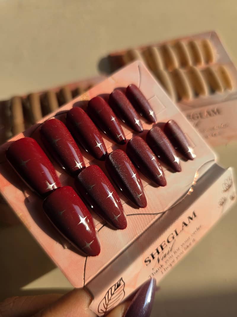 Nails with stars print