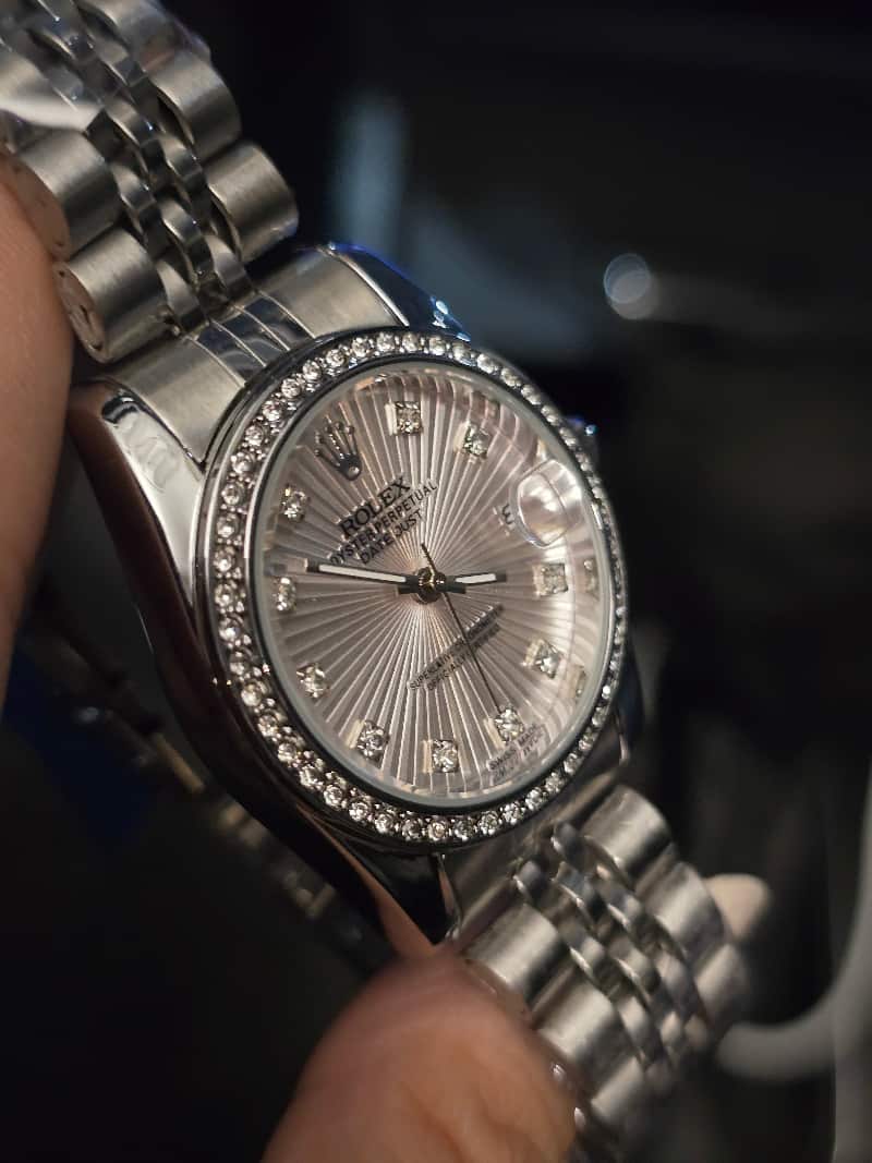 Luxury Women’s Silver watch Stainless-Steel Waterproof  with Diamond-Accented Bezel & Pink Dial