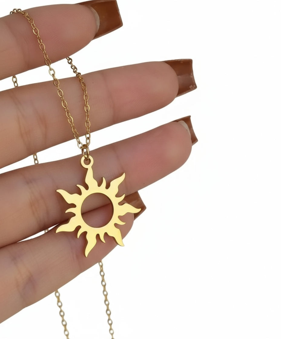 Discover YSNOVA’s Gold-Plated Sun Necklace – a premium stainless steel accessory with a radiant gold finish, elegant, hypoallergenic, and timeless.