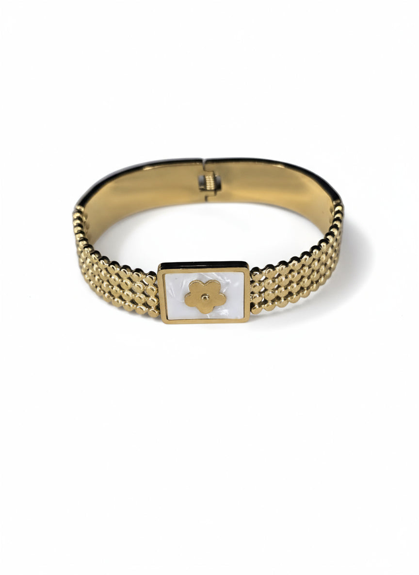 Flower Design Bracelet with Pearl Detail – Gold Plated Stainless Steel