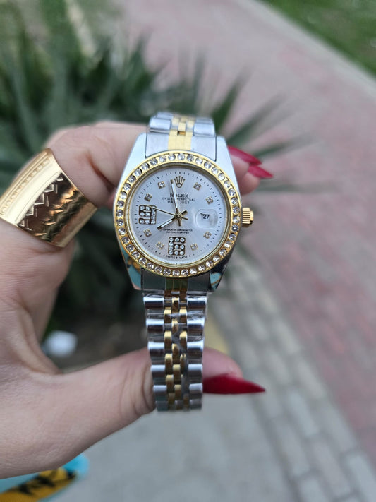 Cafe Round Daily Watch