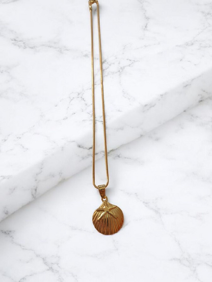 Gold-Plated Shell Pendant Necklace – Minimal & Elegant Design