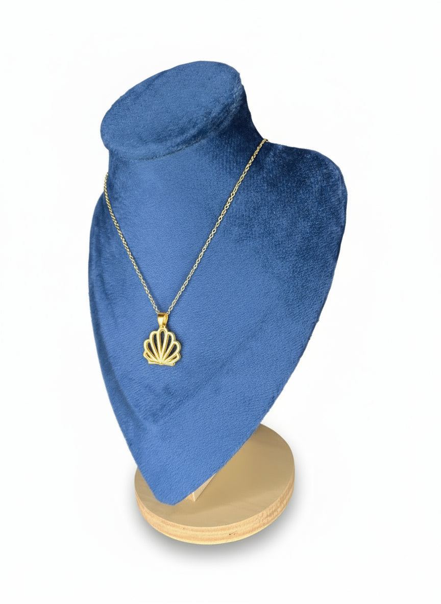 Seashell Pendant Necklace – Gold Plated Stainless Steel