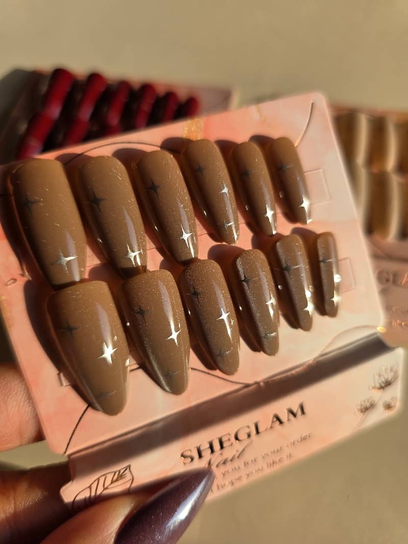 Nails with stars print