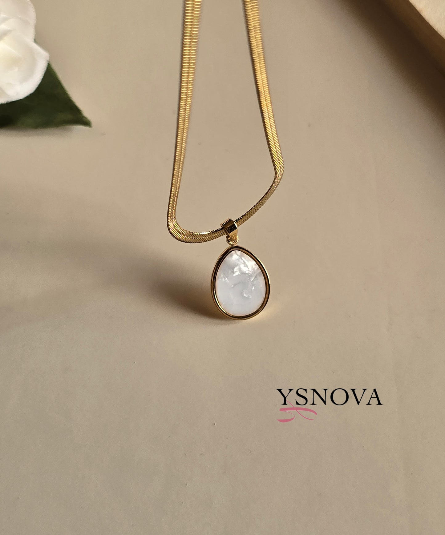 Oval Stone Pendant Necklace (Black or White) – Gold Plated Stainless Steel